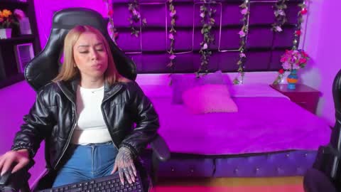 hornyy mom online show from 01-03-25, 01:14