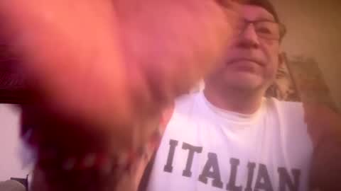 Snapshot of hoss43040 chatting on 09-15-25, 01:49 hoss43040 online show from 09-15-25, 01:49