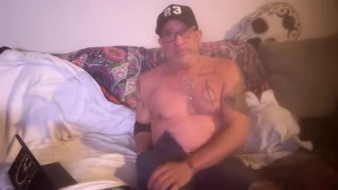 Snapshot of hoss43040 chatting on 09-18-25, 01:51 hoss43040 online show from 09-18-25, 01:51