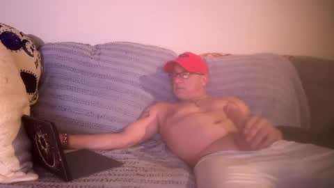 Snapshot of hoss43040 chatting on 09-24-25, 01:09 hoss43040 online show from 09-24-25, 01:09