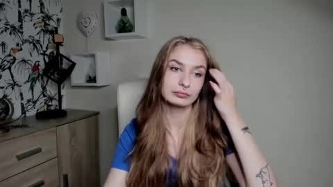 Snapshot of hot_1nina chatting on 09-30-25, 05:45 NINA online show from 09-30-25, 05:45