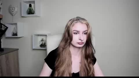 Snapshot of hot_1nina chatting on 10-14-25, 05:52 NINA online show from 10-14-25, 05:52