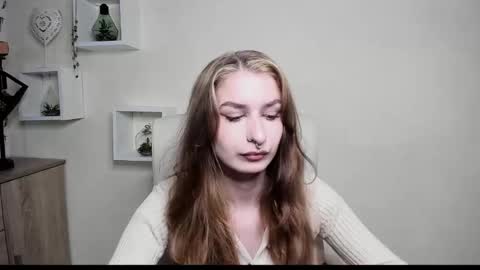 Snapshot of hot_1nina chatting on 10-16-25, 05:41 NINA online show from 10-16-25, 05:41