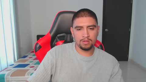 Snapshot of hot__husbands chatting on 02-25-25, 06:53 hot__husbands online show from 02-25-25, 06:53