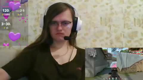 Snapshot of hot_agent chatting on 02-13-26, 12:01 Mia online show from 02-13-26, 12:01