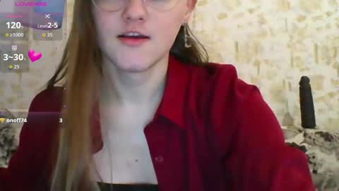 Snapshot of hot_agent chatting on 02-14-26, 10:01 Mia online show from 02-14-26, 10:01