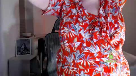 Snapshot of hot_and_pretty chatting on 02-15-26, 03:31 Lila online show from 02-15-26, 03:31