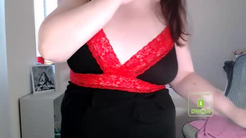Snapshot of hot_and_pretty chatting on 03-15-26, 02:01 Lila online show from 03-15-26, 02:01