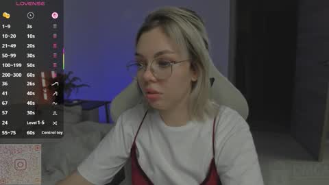 Snapshot of hot_babayaga chatting on 09-21-25, 04:19 online show from 09-21-25, 04:19