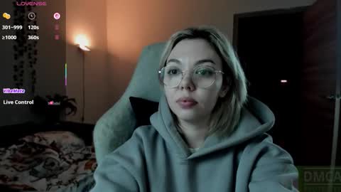 Snapshot of hot_babayaga chatting on 10-13-25, 09:15 online show from 10-13-25, 09:15