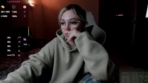 Snapshot of hot_babayaga chatting on 10-14-25, 10:43 online show from 10-14-25, 10:43