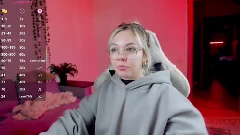 Snapshot of hot_babayaga chatting on 10-20-25, 10:27 online show from 10-20-25, 10:27