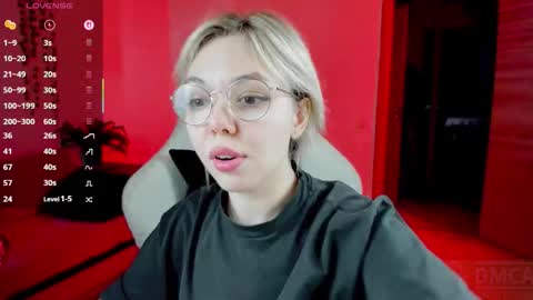 Snapshot of hot_babayaga chatting on 10-21-25, 10:38 online show from 10-21-25, 10:38