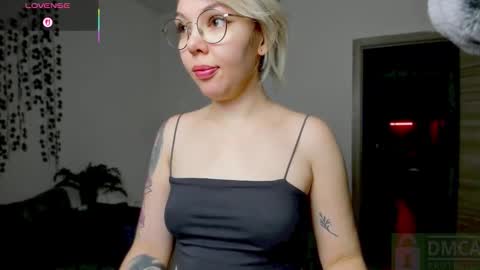 Snapshot of hot_babayaga chatting on 10-27-25, 05:06 online show from 10-27-25, 05:06