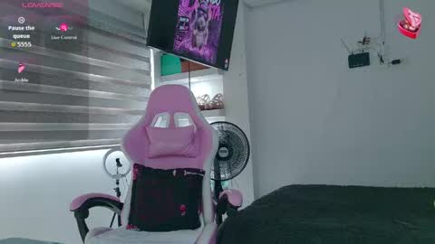Snapshot of hot_beauty__ chatting on 05-19-26, 08:26 VALENTINA online show from 05-19-26, 08:26
