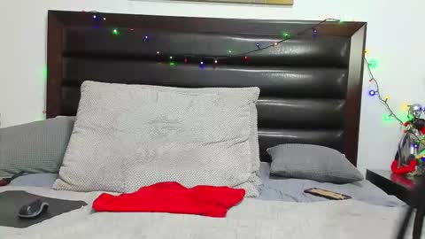 hot_chocolate4u online show from 01-05-26, 06:33