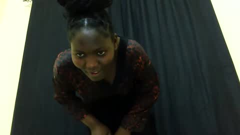 Snapshot of hot_darling95 chatting on 09-27-25, 07:19 Milly online show from 09-27-25, 07:19