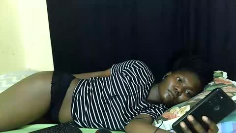 Snapshot of hot_darling95 chatting on 09-28-25, 07:47 Milly online show from 09-28-25, 07:47