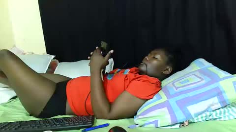 Snapshot of hot_darling95 chatting on 10-01-25, 07:31 Milly online show from 10-01-25, 07:31