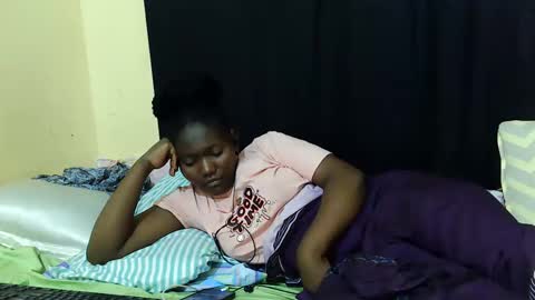 Snapshot of hot_darling95 chatting on 10-03-25, 07:55 Milly online show from 10-03-25, 07:55