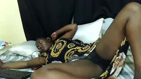 Snapshot of hot_darling95 chatting on 10-15-25, 07:03 Milly online show from 10-15-25, 07:03