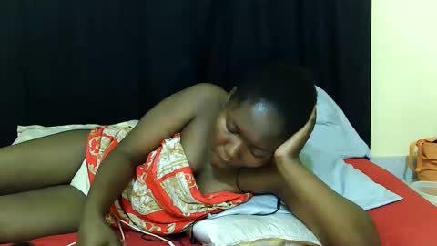 Snapshot of hot_darling95 chatting on 10-25-25, 07:52 Milly online show from 10-25-25, 07:52