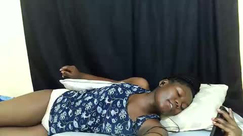 Snapshot of hot_darling95 chatting on 12-04-25, 07:06 Milly online show from 12-04-25, 07:06