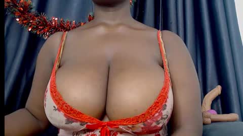 Snapshot of hot_ebonyxxx chatting on 10-15-25, 09:42 Vivian online show from 10-15-25, 09:42
