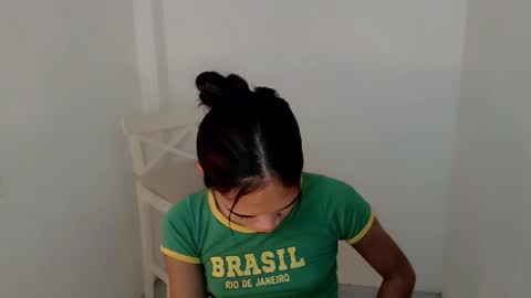 Snapshot of hot_falling_devilxx chatting on 12-03-24, 09:12    online show from 12-03-24, 09:12