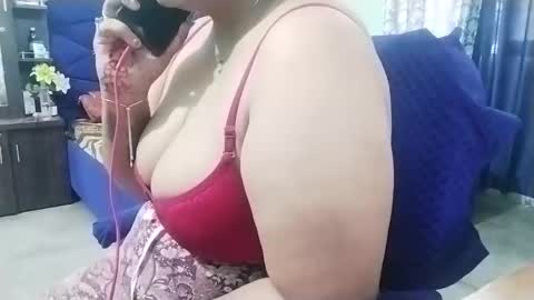 Snapshot of hot_kanika1994 chatting on 10-06-25, 10:12 Kanika online show from 10-06-25, 10:12