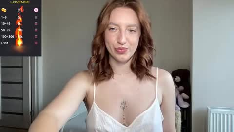 Snapshot of hot_lliinns chatting on 11-13-25, 09:19 Lina online show from 11-13-25, 09:19