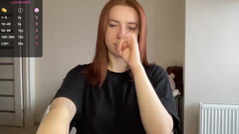 Snapshot of hot_lliinns chatting on 12-17-25, 08:20 Lina online show from 12-17-25, 08:20