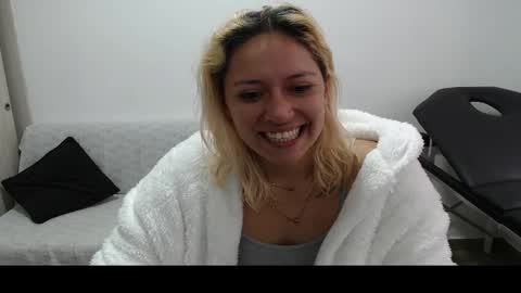 Mia online show from 03-07-25, 02:12