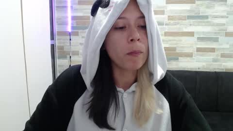 Mia online show from 09-24-25, 02:04