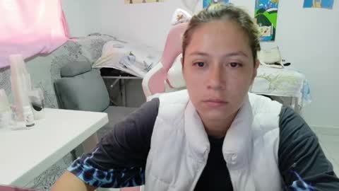 Mia online show from 05-06-26, 03:06
