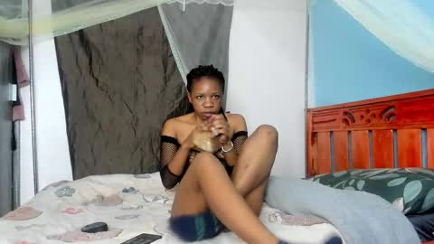 hot_moxie online show from 10-03-25, 10:29