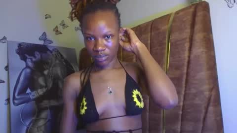 Snapshot of hot_petite100 chatting on 10-25-25, 09:53 hot petite100 online show from 10-25-25, 09:53