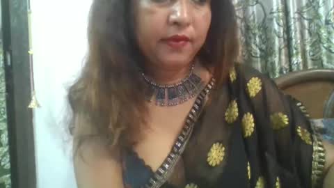 Snapshot of hot_queenn chatting on 02-26-26, 05:12 kinjal online show from 02-26-26, 05:12