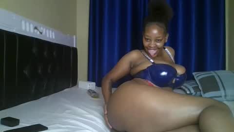 Snapshot of hot_sexxxy_bitch chatting on 06-11-26, 02:53 Amanda online show from 06-11-26, 02:53