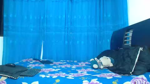 Hot Sharks   online show from 10-16-25, 10:27