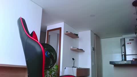 Snapshot of hot_twinks83 chatting on 09-25-25, 05:16 hot_twinks83 online show from 09-25-25, 05:16