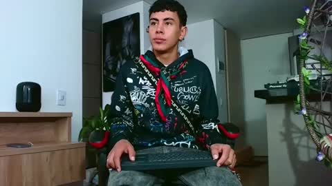 Snapshot of hot_twinks83 chatting on 09-30-25, 12:10 hot_twinks83 online show from 09-30-25, 12:10