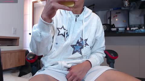 Snapshot of hot_twinks83 chatting on 10-21-25, 12:06 hot_twinks83 online show from 10-21-25, 12:06