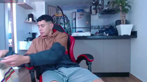 Snapshot of hot_twinks83 chatting on 10-22-25, 11:54 hot_twinks83 online show from 10-22-25, 11:54