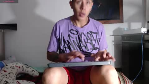 Snapshot of hot_twinks83 chatting on 11-10-25, 06:45 hot_twinks83 online show from 11-10-25, 06:45