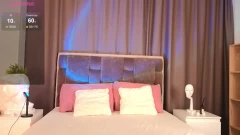 Lina here dont forget to give me thumbs up online show from 09-18-25, 03:08