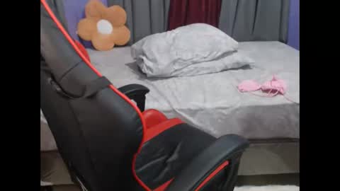 Snapshot of hotasian_pinky chatting on 03-25-26, 01:06 hotasian_pinky online show from 03-25-26, 01:06