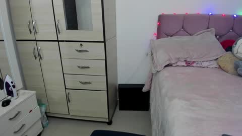 lesly and ander online show from 01-23-25, 02:55