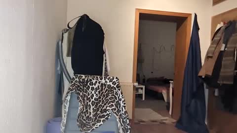 Betty Bellucci online show from 10-31-25, 07:04