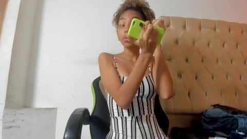 Snapshot of hotblosson chatting on 11-02-25, 01:24 hotblosson online show from 11-02-25, 01:24